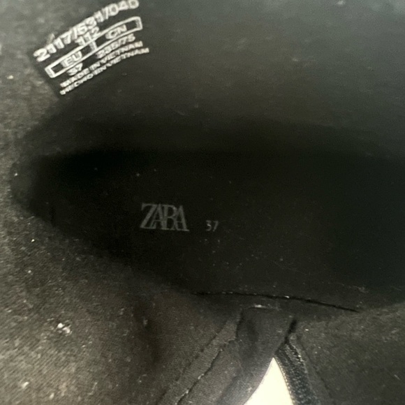 Zara Chain Black Booties - Size 37 / 6.5 - Picture 8 of 10